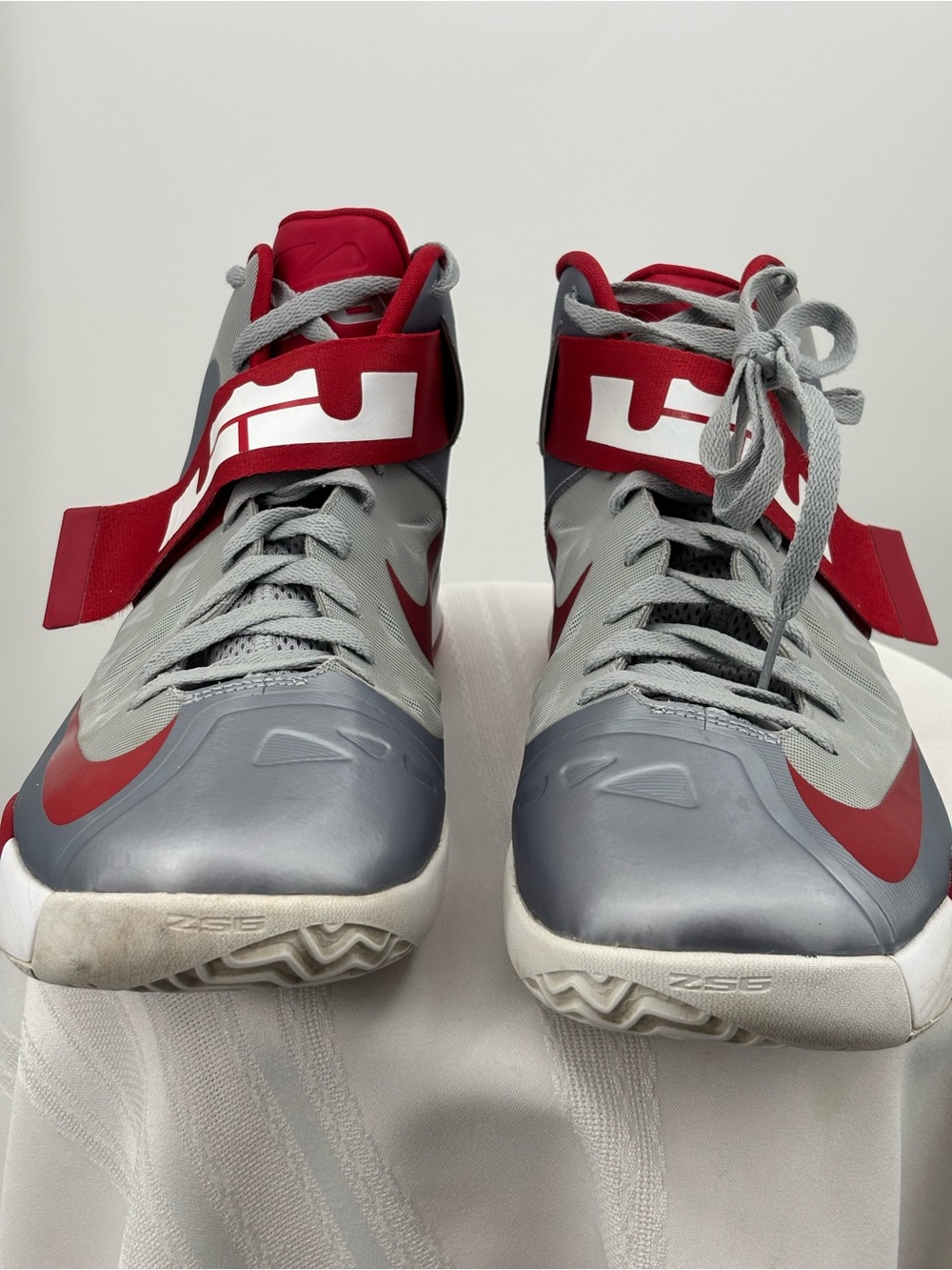 Nike LeBron Zoom Basketball Shoes, Size 14 - Picture 4 of 9